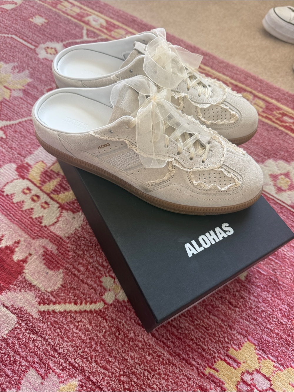 New ALOHAS Cream Lace-Trim Slip-On Sneakers